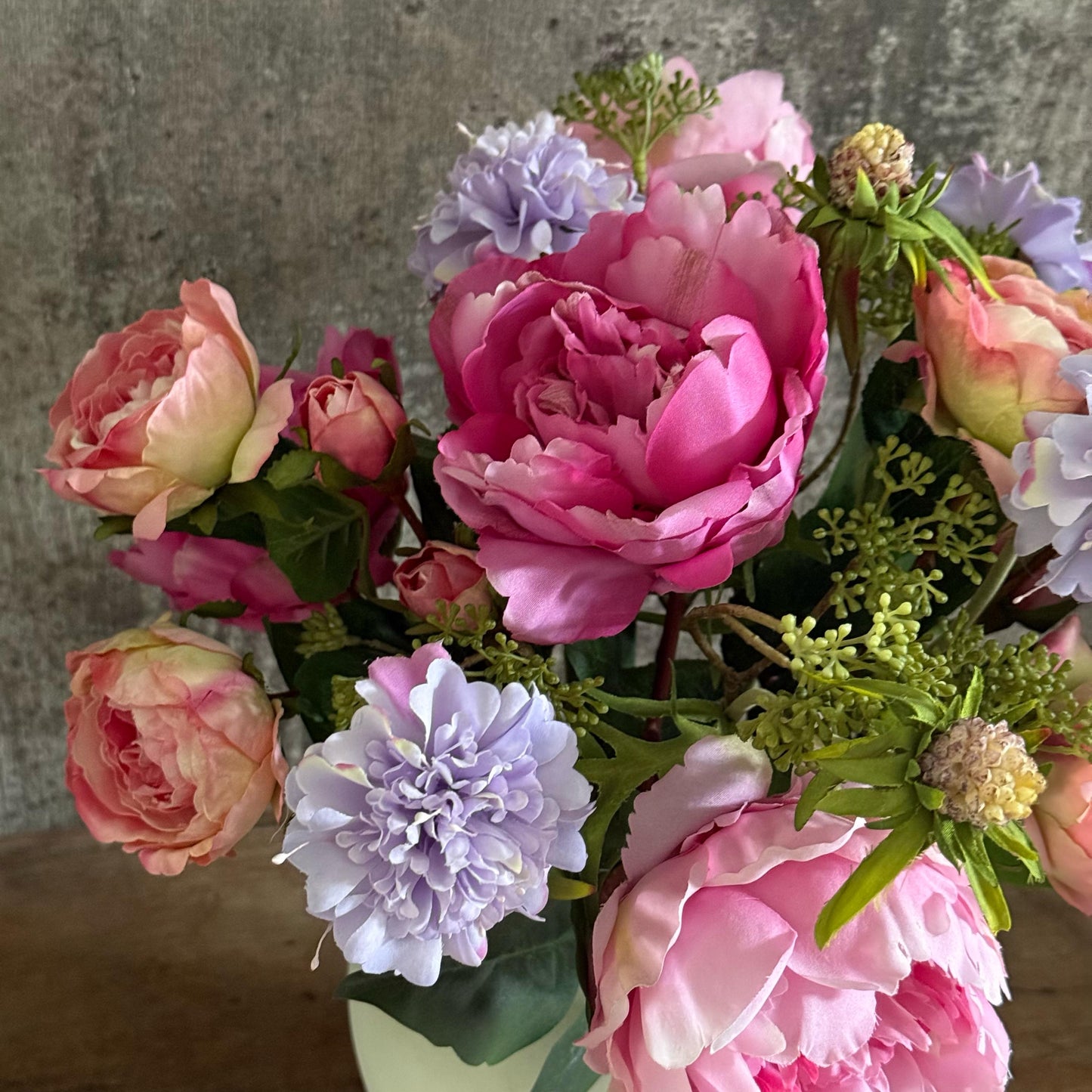 Arreglo peonias y escabiosas